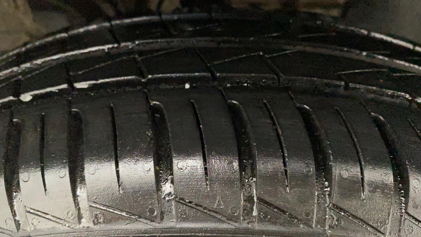 2022 Renault Kwid RXT 1.0, Petrol, Manual, 5,566 km, Right Front Tyre Tread