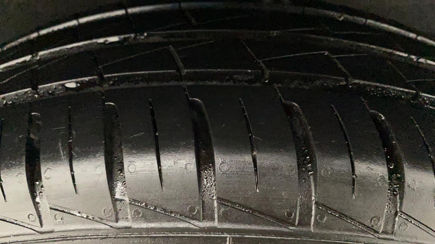 2022 Renault Kwid RXT 1.0, Petrol, Manual, 5,566 km, Left Rear Tyre Tread