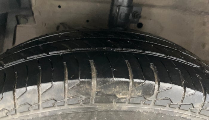 2013 Maruti Swift Dzire VXI, Petrol, Manual, 1,17,737 km, Left Front Tyre Tread