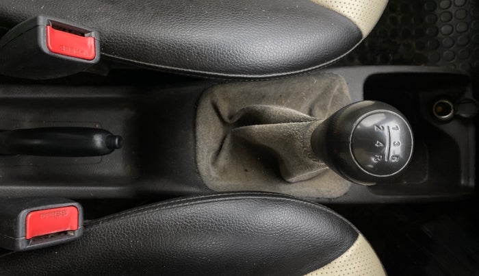 2016 Hyundai Eon ERA +, Petrol, Manual, 1,08,042 km, Gear Lever