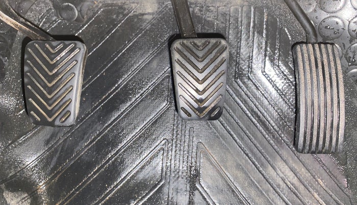 2016 Hyundai Eon ERA +, Petrol, Manual, 1,08,042 km, Pedals