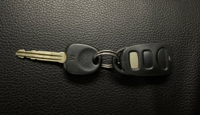 2016 Hyundai Eon ERA +, Petrol, Manual, 1,08,042 km, Key Close Up