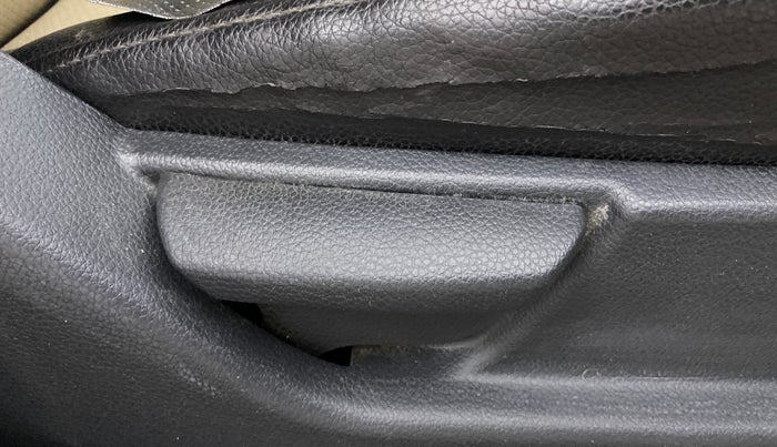 2016 Hyundai Eon ERA +, Petrol, Manual, 1,08,042 km, Driver Side Adjustment Panel