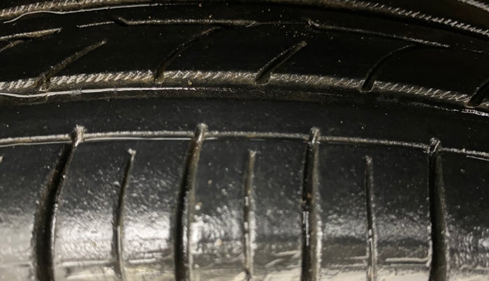 2016 Hyundai Eon ERA +, Petrol, Manual, 1,08,042 km, Right Rear Tyre Tread