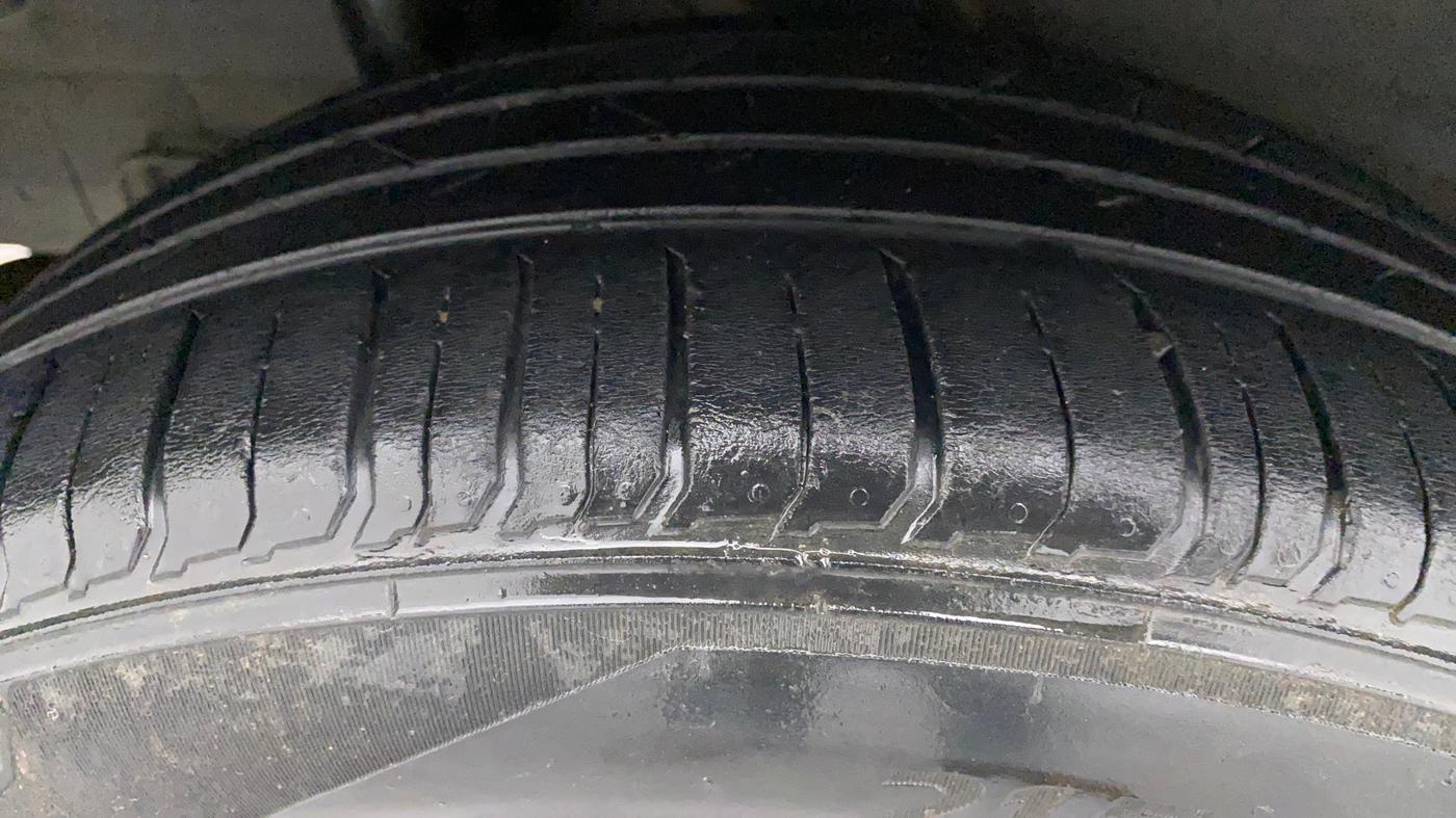 2019 Hyundai VENUE SX PLUS 1.0 TURBO DCT, Petrol, Automatic, 32,596 km, Right Rear Tyre Tread