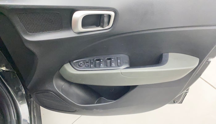 2019 Hyundai VENUE SX PLUS 1.0 TURBO DCT, Petrol, Automatic, 32,596 km, Driver Side Door Panels Control