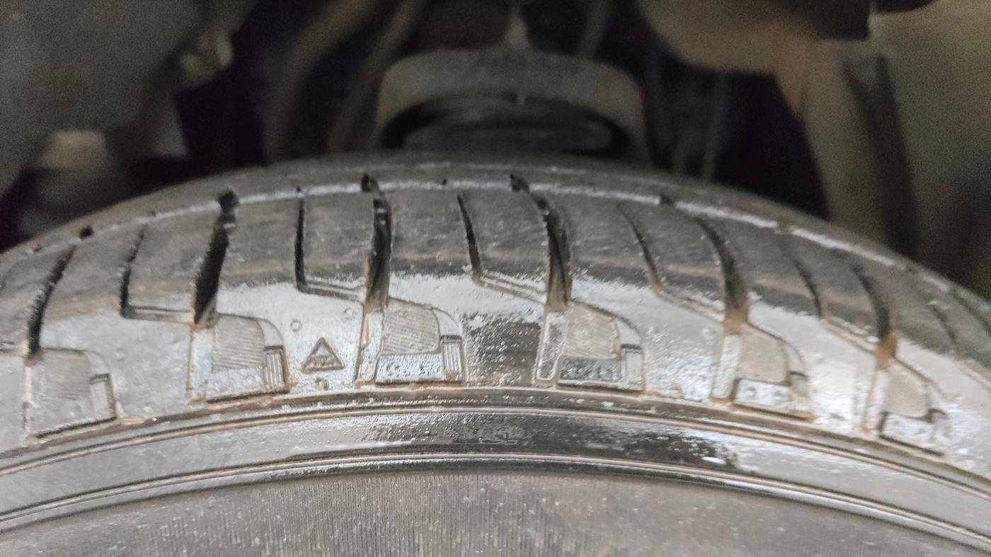 2016 Mahindra TUV300 T8, Diesel, Manual, 48,734 km, Left Front Tyre Tread