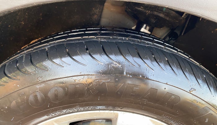 2023 Skoda KUSHAQ AMBITION 1.0L TSI MT, Petrol, Manual, 65,263 km, Left Front Tyre Tread