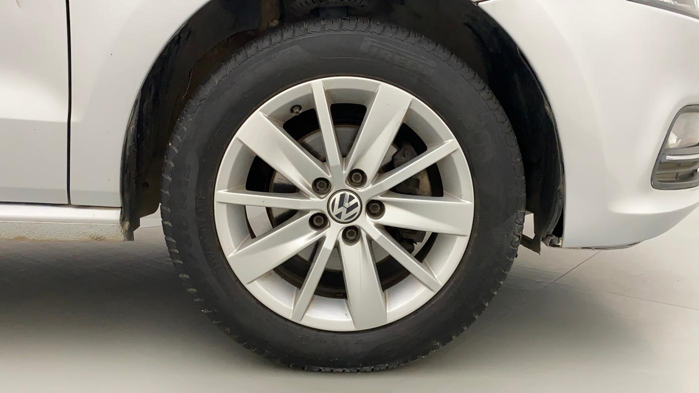2016 Volkswagen Polo HIGHLINE1.2L, Petrol, Manual, 63,019 km, Right Front Wheel