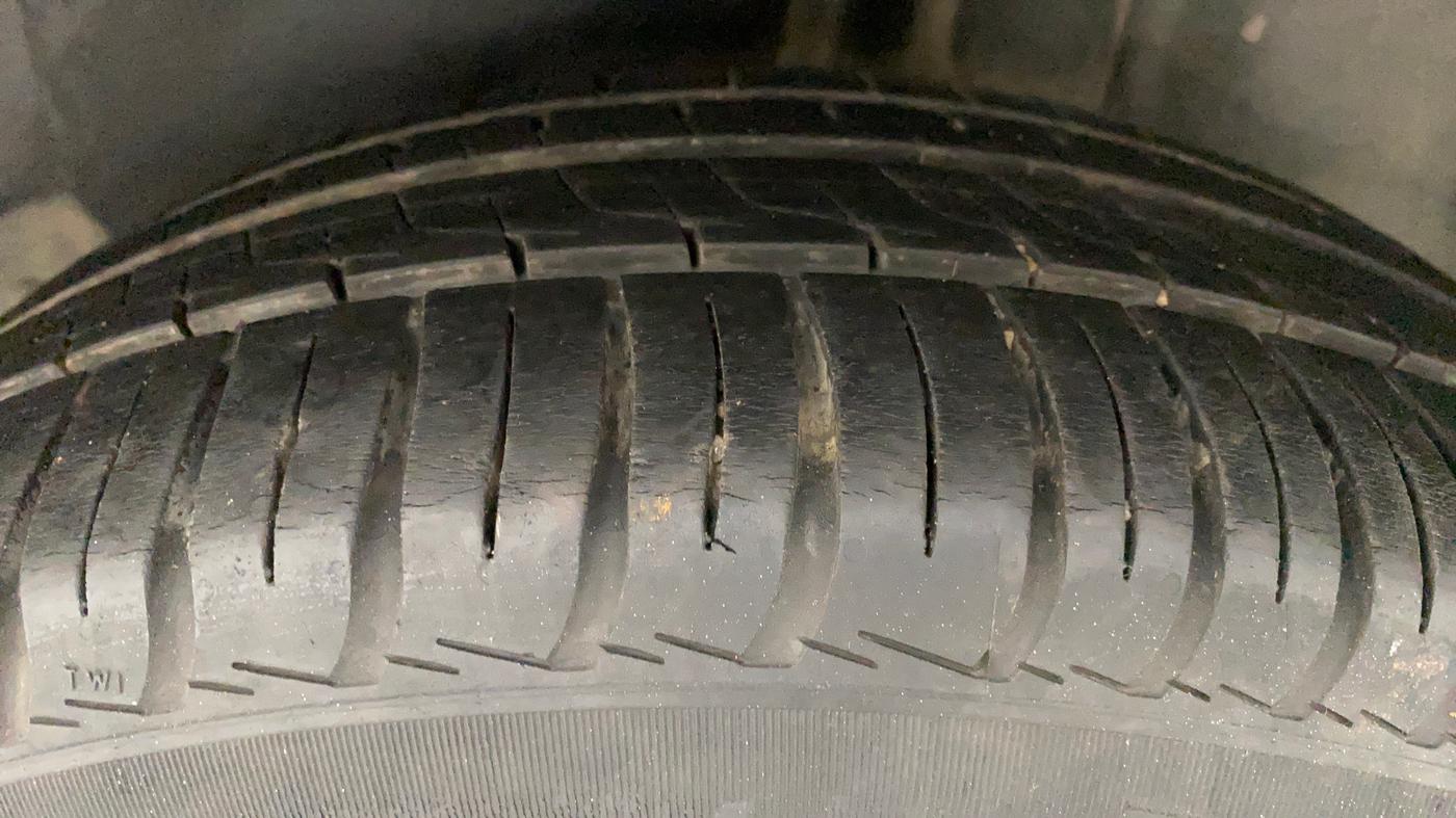 2016 Volkswagen Polo HIGHLINE1.2L, Petrol, Manual, 63,019 km, Left Rear Tyre Tread