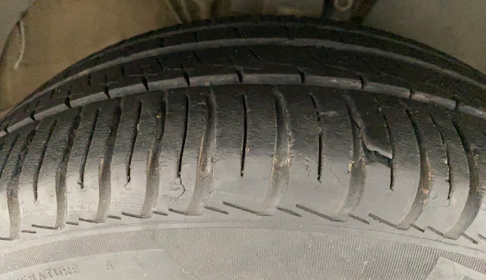 2016 Volkswagen Polo HIGHLINE1.2L, Petrol, Manual, 63,019 km, Right Front Tyre Tread