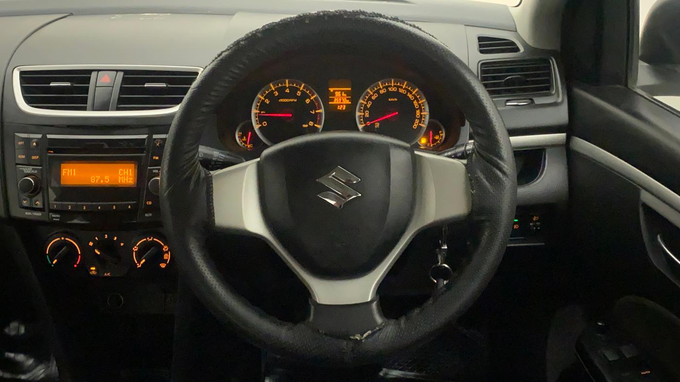 2016 Maruti Swift VXI O, Petrol, Manual, 36,251 km, Steering Wheel Close Up