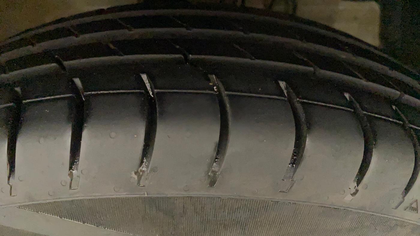 2016 Maruti Swift VXI O, Petrol, Manual, 36,251 km, Right Front Tyre Tread
