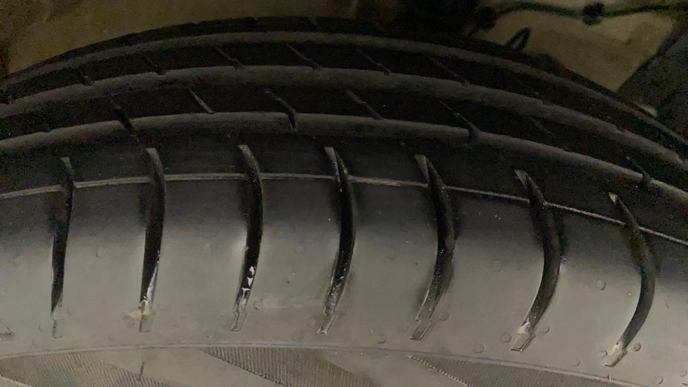 2016 Maruti Swift VXI O, Petrol, Manual, 36,251 km, Right Rear Tyre Tread