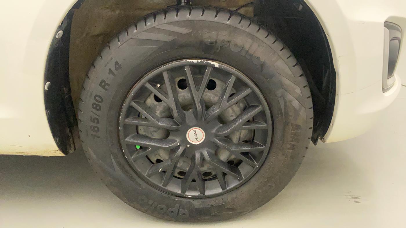 2016 Maruti Swift VXI O, Petrol, Manual, 36,251 km, Right Front Wheel