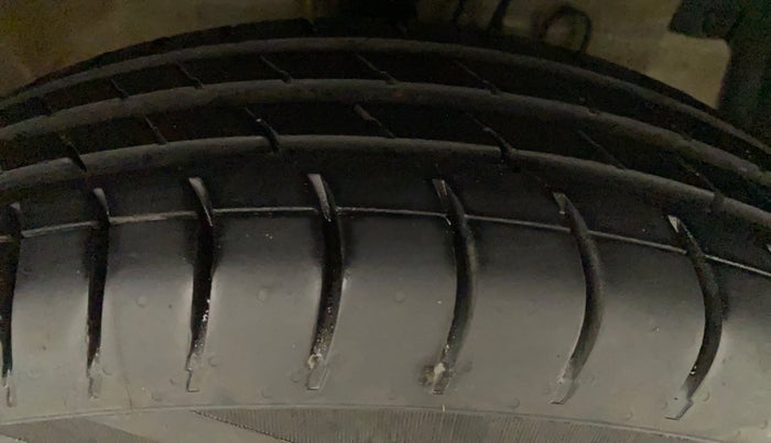 2016 Maruti Swift VXI O, Petrol, Manual, 36,251 km, Left Front Tyre Tread