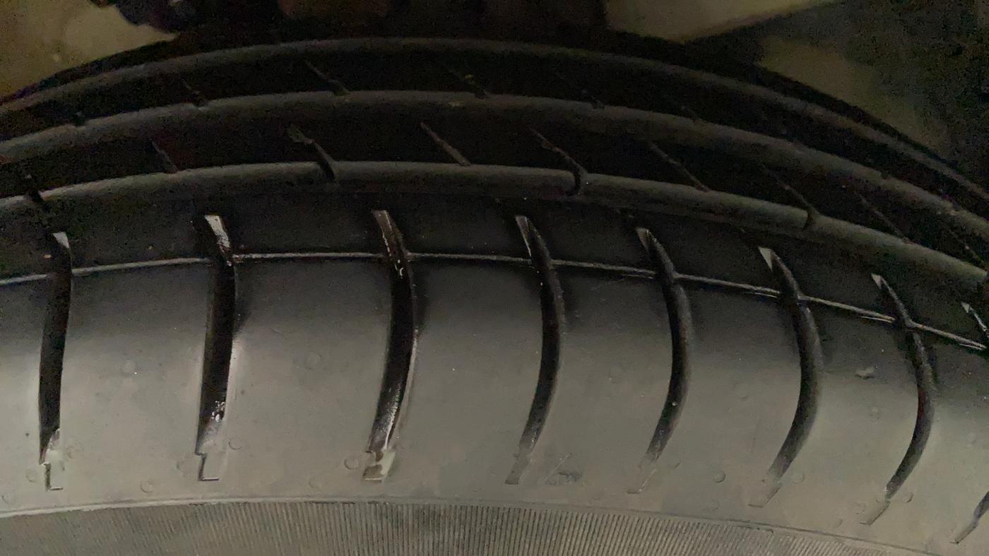 2016 Maruti Swift VXI O, Petrol, Manual, 36,251 km, Left Rear Tyre Tread