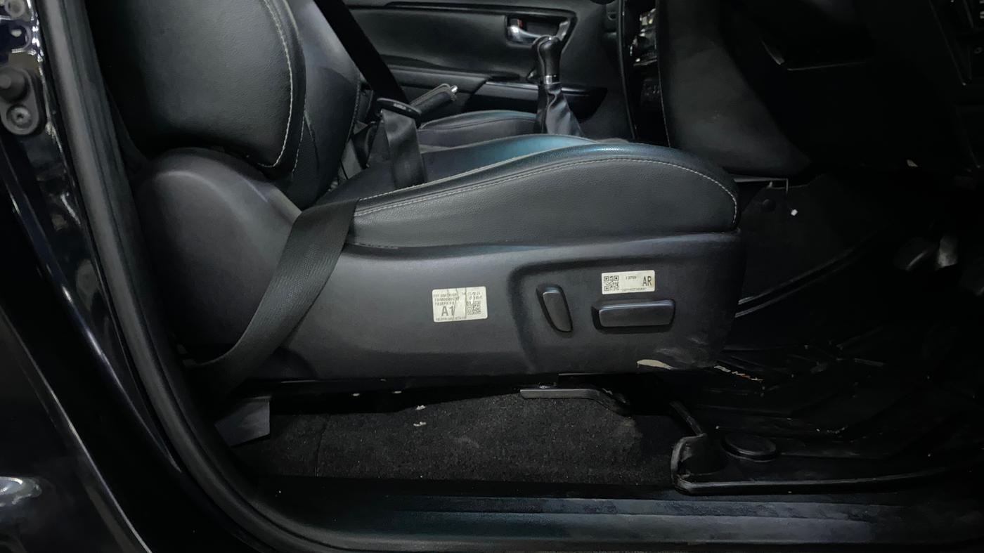 2024 Toyota Fortuner 4X2 MT 2.8 DIESEL, Diesel, Manual, 60,847 km, Driver Side Adjustment Panel