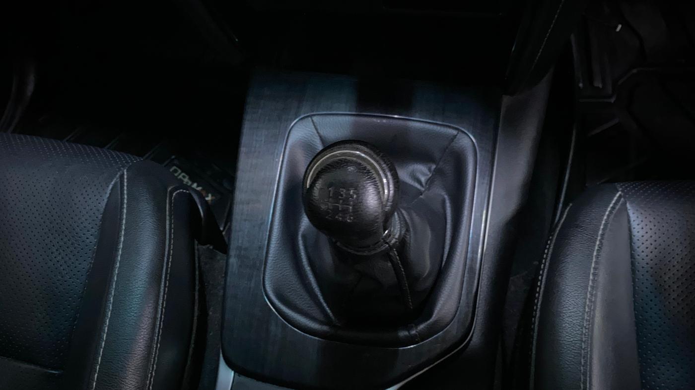 2024 Toyota Fortuner 4X2 MT 2.8 DIESEL, Diesel, Manual, 60,847 km, Gear Lever