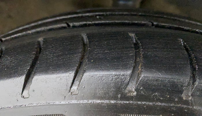 2014 Maruti Wagon R 1.0 LXI CNG, CNG, Manual, 90,813 km, Right Front Tyre Tread