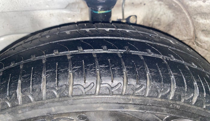 2014 Maruti Wagon R 1.0 VXI, Petrol, Manual, 70,654 km, Left Front Tyre Tread