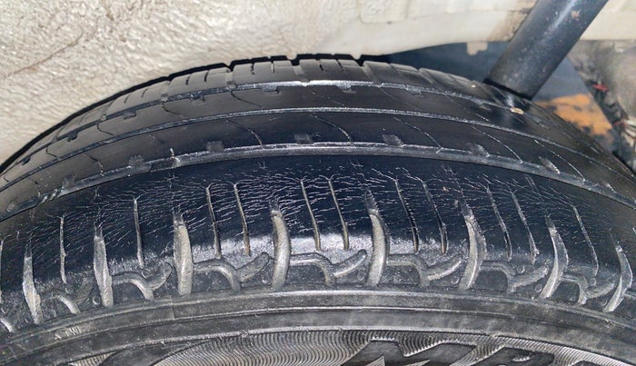 2014 Maruti Wagon R 1.0 VXI, Petrol, Manual, 70,654 km, Left Rear Tyre Tread
