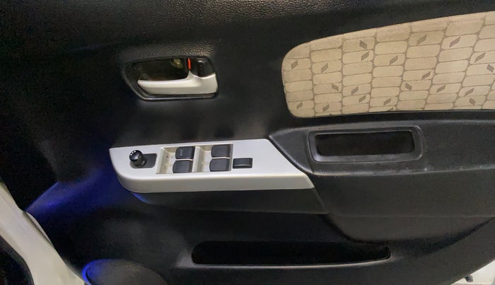 2014 Maruti Wagon R 1.0 VXI, Petrol, Manual, 70,654 km, Driver Side Door Panels Control