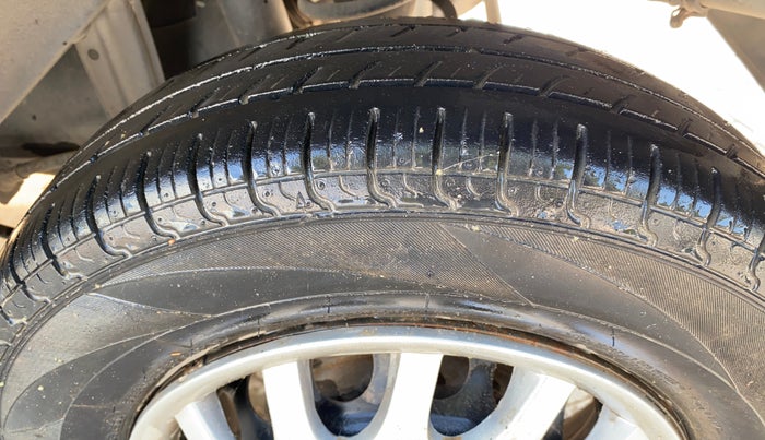 2014 Maruti Alto 800 LXI, Petrol, Manual, 1,10,309 km, Left Rear Tyre Tread