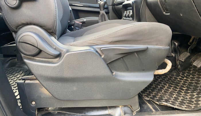 2017 Tata Hexa XE 4X2 7 STR, Diesel, Manual, 1,60,365 km, Driver Side Adjustment Panel