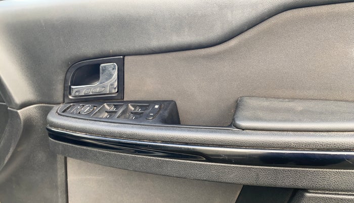 2017 Tata Hexa XE 4X2 7 STR, Diesel, Manual, 1,60,365 km, Driver Side Door Panels Control