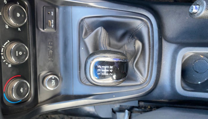 2017 Tata Hexa XE 4X2 7 STR, Diesel, Manual, 1,60,365 km, Gear Lever