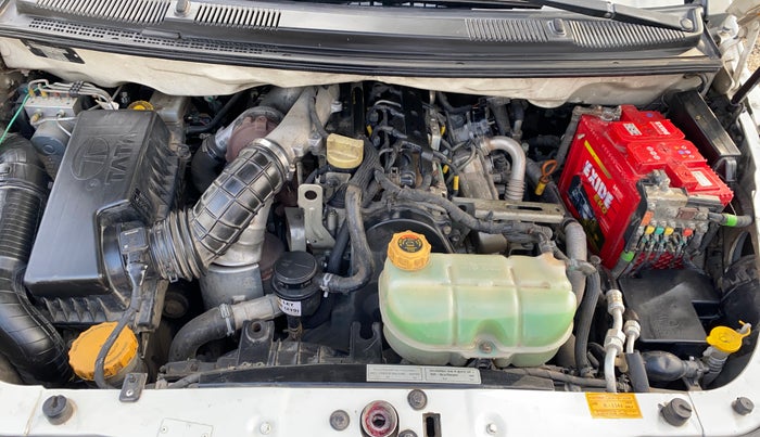 2017 Tata Hexa XE 4X2 7 STR, Diesel, Manual, 1,60,365 km, Engine View