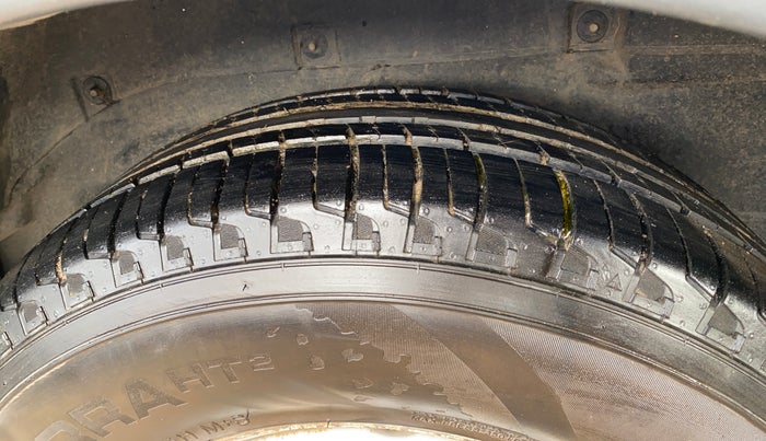 2017 Tata Hexa XE 4X2 7 STR, Diesel, Manual, 1,60,365 km, Left Rear Tyre Tread