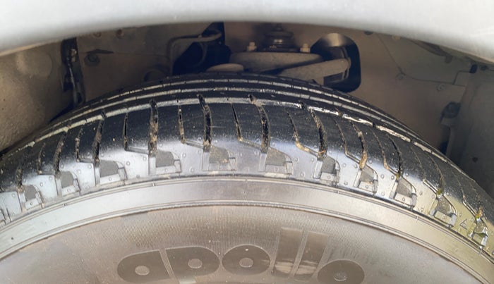 2017 Tata Hexa XE 4X2 7 STR, Diesel, Manual, 1,60,365 km, Right Front Tyre Tread