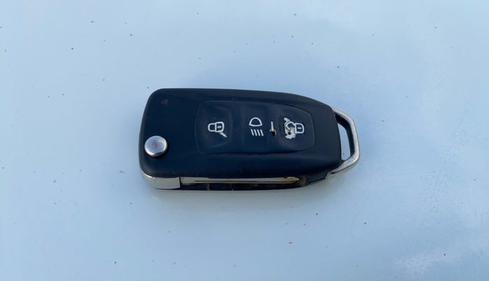 2017 Tata Hexa XE 4X2 7 STR, Diesel, Manual, 1,60,365 km, Key Close Up