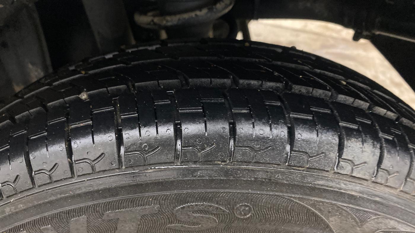 2013 Maruti Alto 800 LXI CNG, CNG, Manual, 94,858 km, Left Rear Tyre Tread