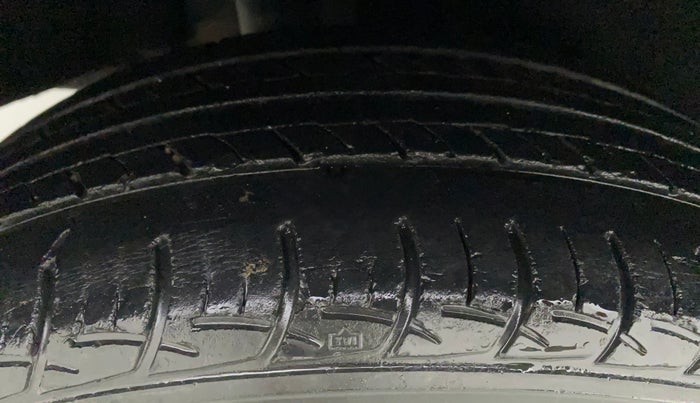 2016 Maruti Baleno DELTA PETROL 1.2, Petrol, Manual, 46,163 km, Right Rear Tyre Tread