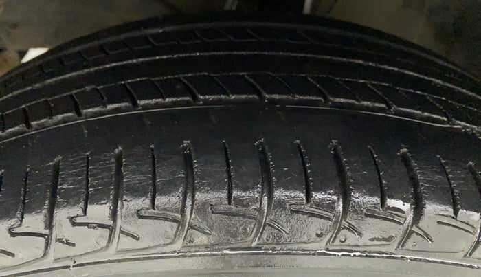 2016 Maruti Baleno DELTA PETROL 1.2, Petrol, Manual, 46,163 km, Left Front Tyre Tread
