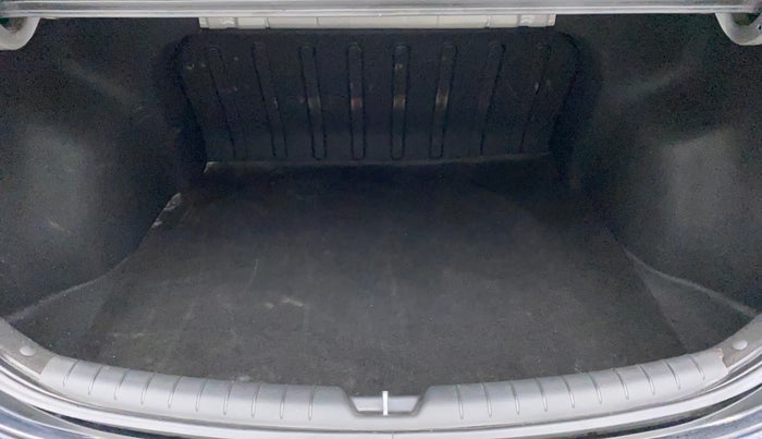 2018 Hyundai Verna 1.6 VTVT SX O, Petrol, Manual, 30,972 km, Boot Inside