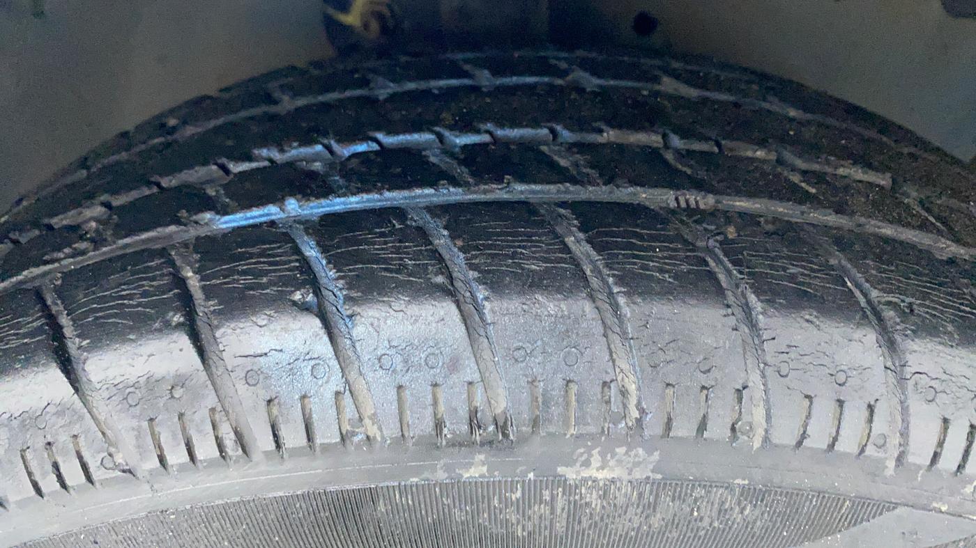 2015 Maruti Celerio VXI AGS, Petrol, Automatic, Right Front Tyre Tread