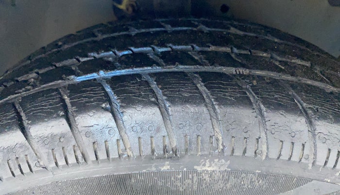 2015 Maruti Celerio VXI AGS, Petrol, Automatic, Right Front Tyre Tread