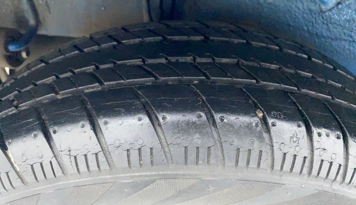 2015 Maruti Celerio VXI AGS, Petrol, Automatic, Right Rear Tyre Tread