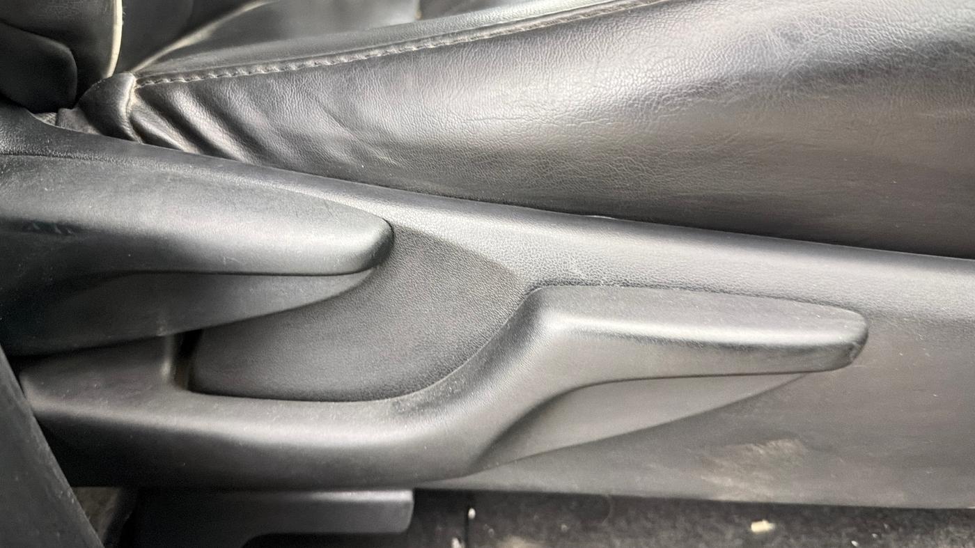 2019 Toyota Innova Crysta 2.7 GX 7 STR MT, Petrol, Manual, 76,419 km, Driver Side Adjustment Panel