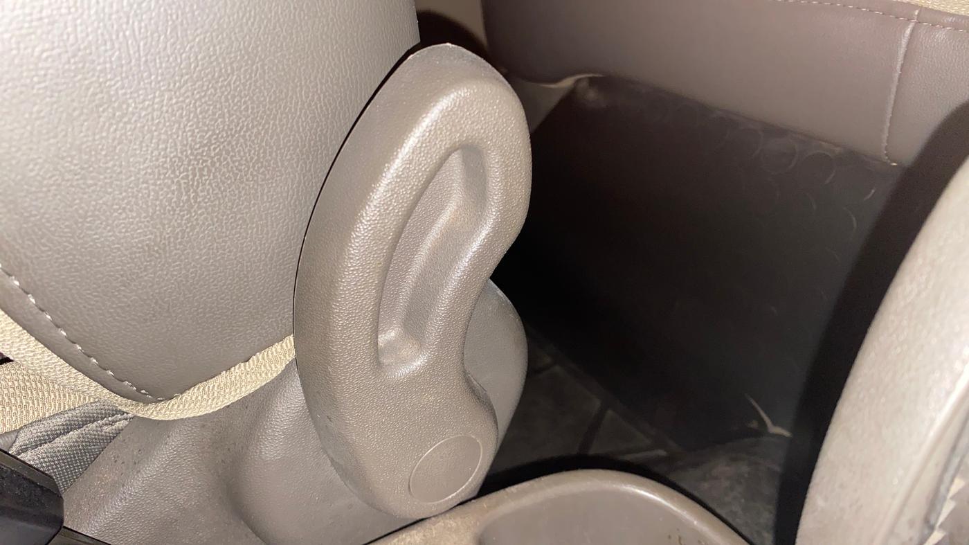2013 Hyundai i10 MAGNA 1.2, Petrol, Manual, 1,05,360 km, Driver Side Adjustment Panel