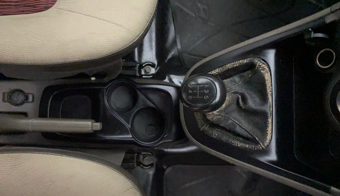 2013 Hyundai i10 MAGNA 1.2, Petrol, Manual, 1,05,343 km, Gear Lever