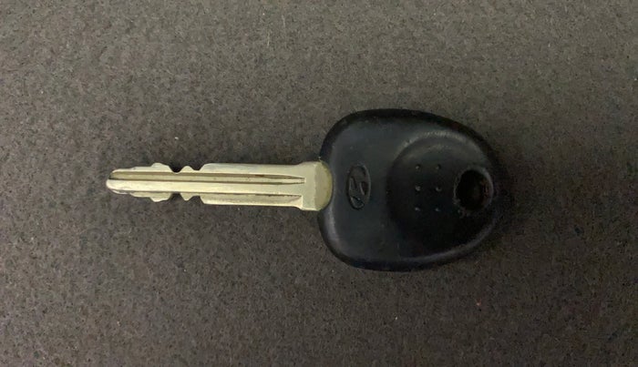 2013 Hyundai i10 MAGNA 1.2, Petrol, Manual, 1,05,343 km, Key Close Up