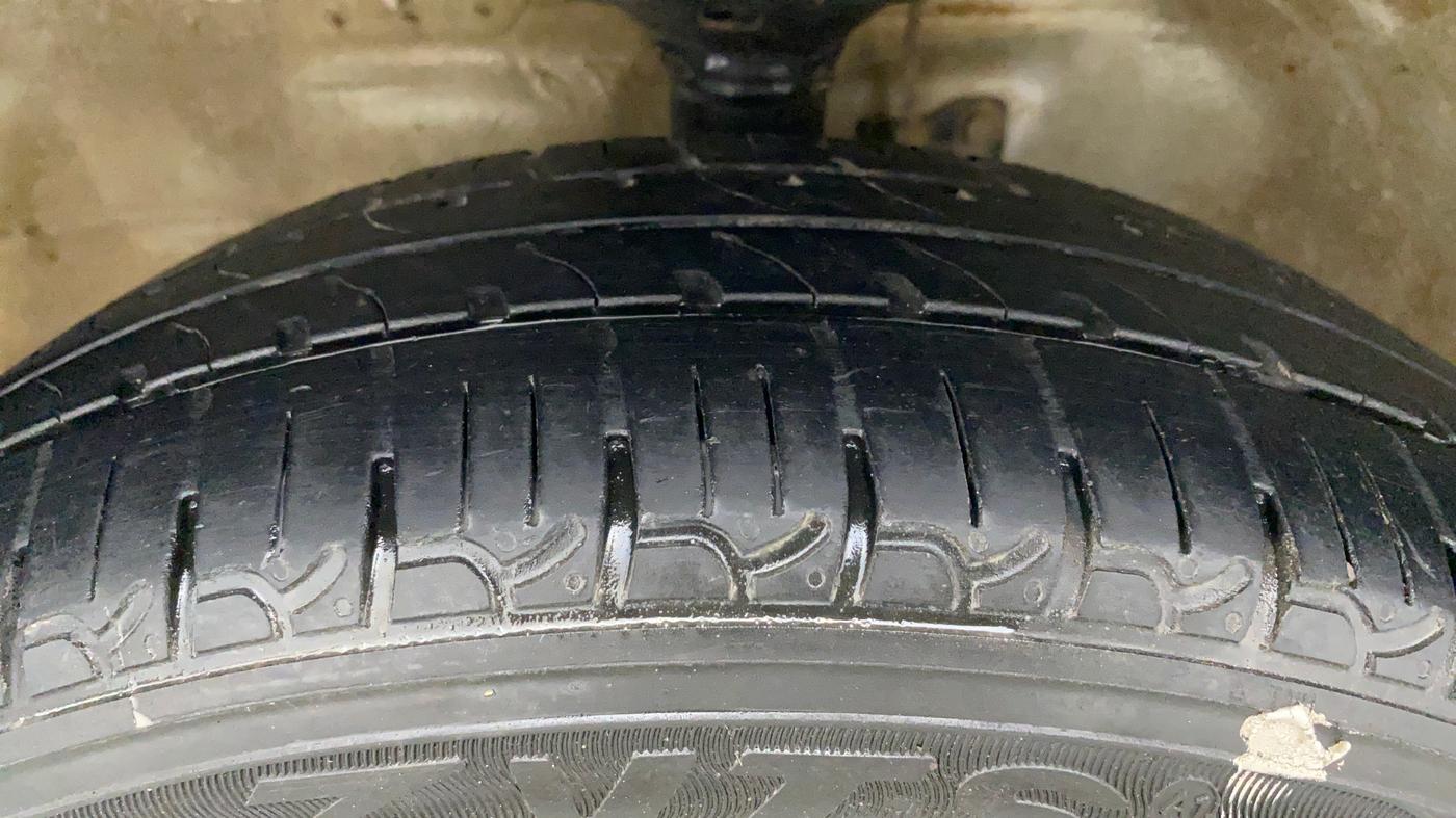 2011 Maruti Wagon R 1.0 VXI, Petrol, Manual, 47,816 km, Left Front Tyre Tread