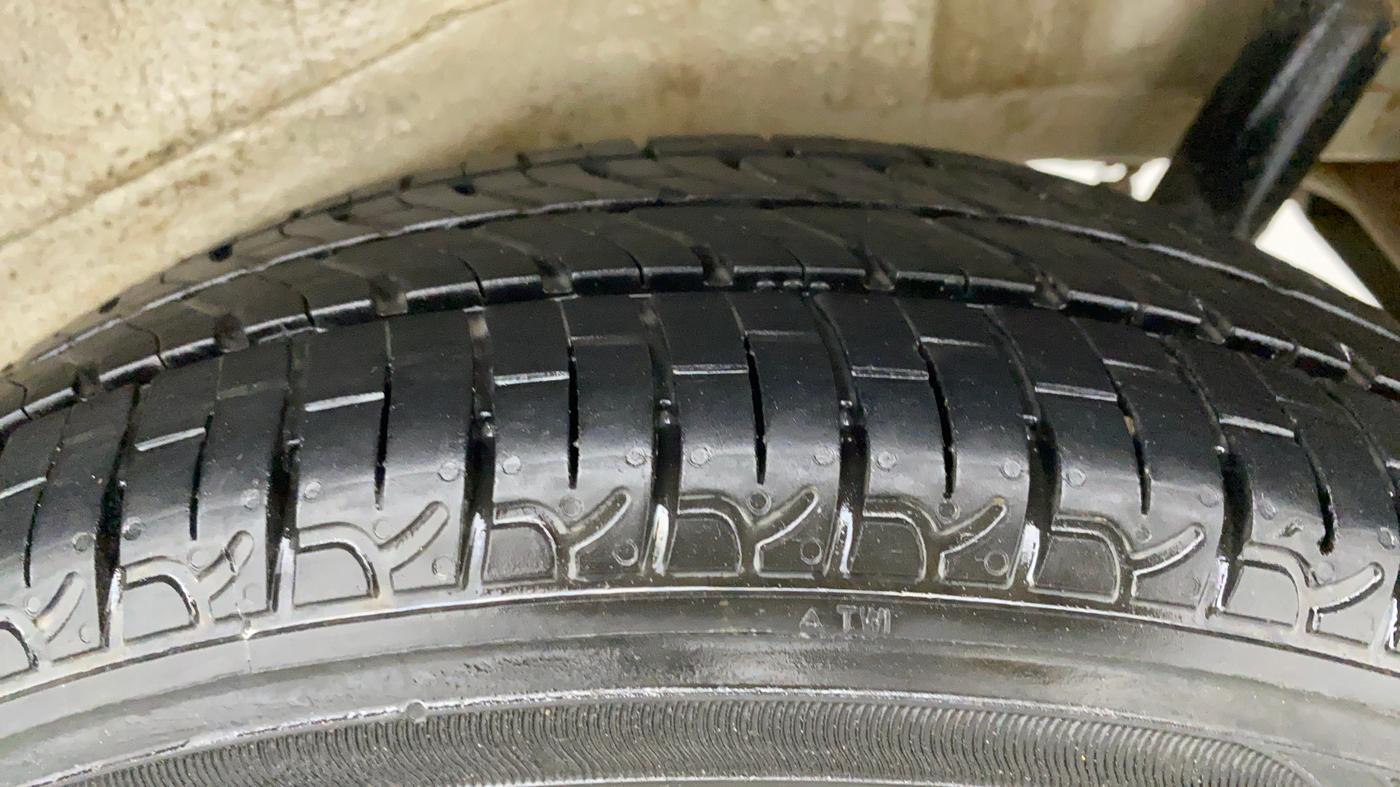 2011 Maruti Wagon R 1.0 VXI, Petrol, Manual, 47,816 km, Left Rear Tyre Tread