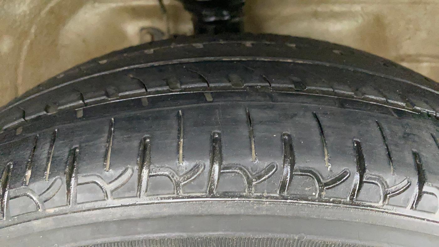 2011 Maruti Wagon R 1.0 VXI, Petrol, Manual, 47,816 km, Right Front Tyre Tread
