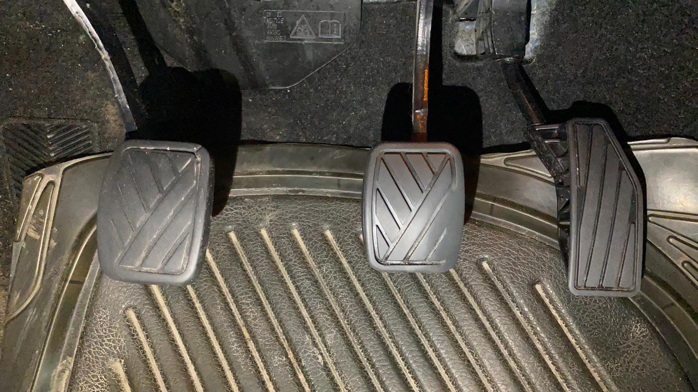 2022 Maruti XL6 ZETA MT, Petrol, Manual, 95,546 km, Pedals